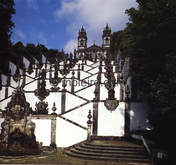 Die ber&uuml;hmten Treppen des Bom Jesus do Monte (1723-1837) auf dem Monte Espinho in der N&auml;he von Braga bilden den Kalvar...